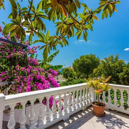 5478a Апартаменты *